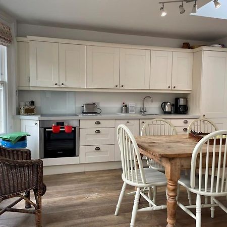 Beautiful 3 Bed Basement Flat With Garden Appartement Bath Buitenkant foto