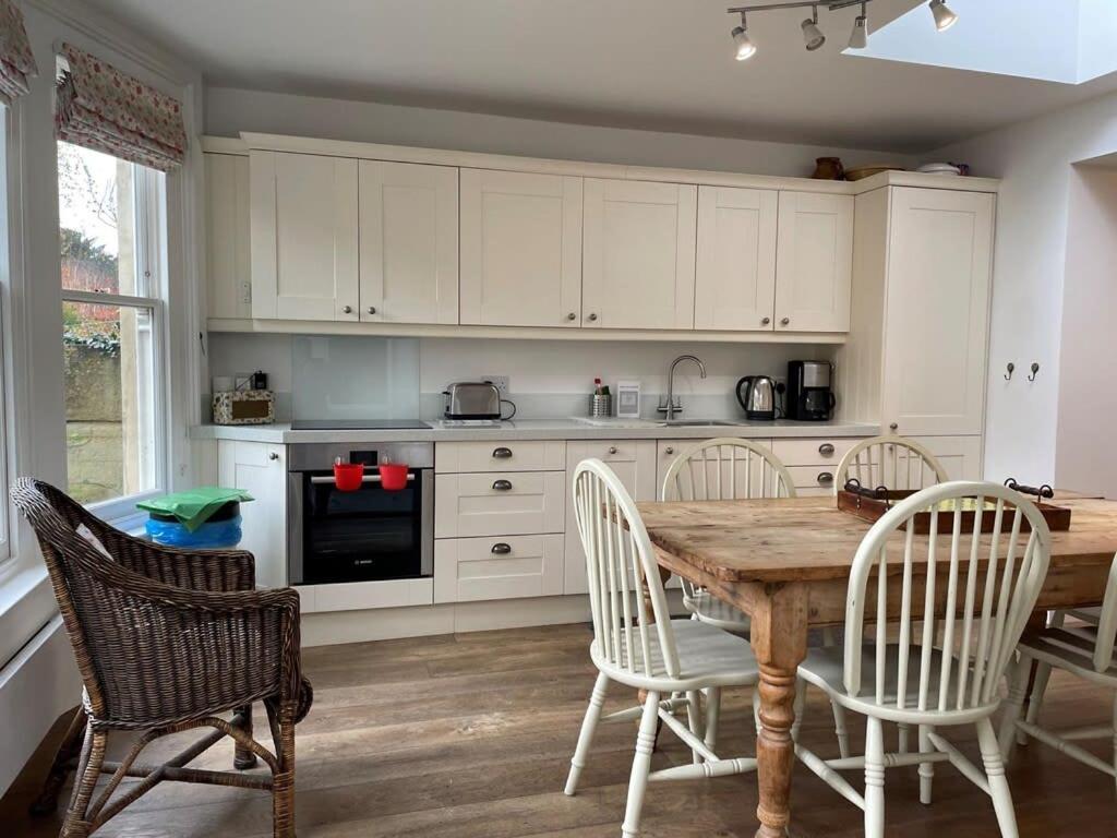 Beautiful 3 Bed Basement Flat With Garden Appartement Bath Buitenkant foto