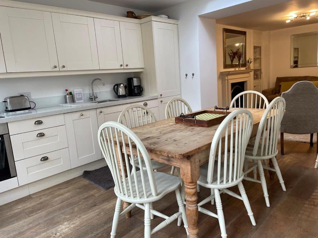 Beautiful 3 Bed Basement Flat With Garden Appartement Bath Buitenkant foto
