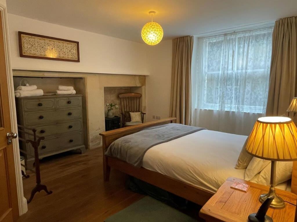Beautiful 3 Bed Basement Flat With Garden Appartement Bath Buitenkant foto
